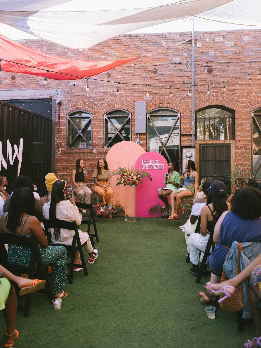 Crowd watching Felicia, Les, Germani and Brittany for the live session of the BlackGirlBravado Podcast